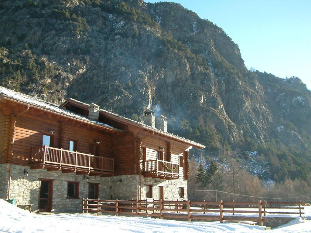 Agriturismo Les Hiboux ブリュソン エクステリア 写真