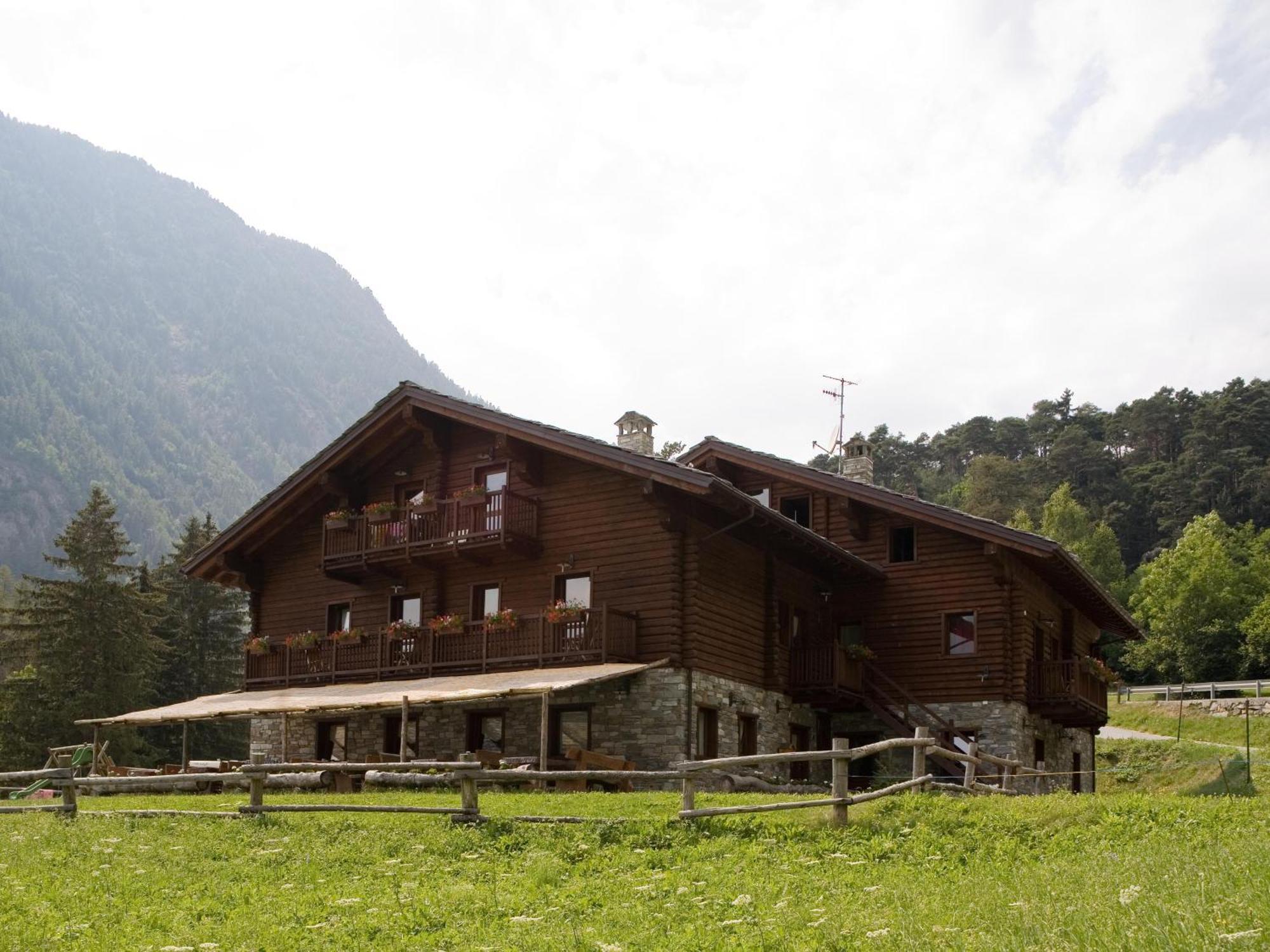 Agriturismo Les Hiboux ブリュソン エクステリア 写真